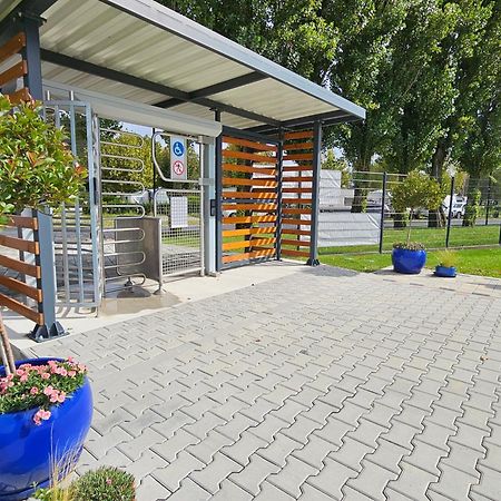 Harmonia Riva Apartman B11 Dunajska Streda Luaran gambar