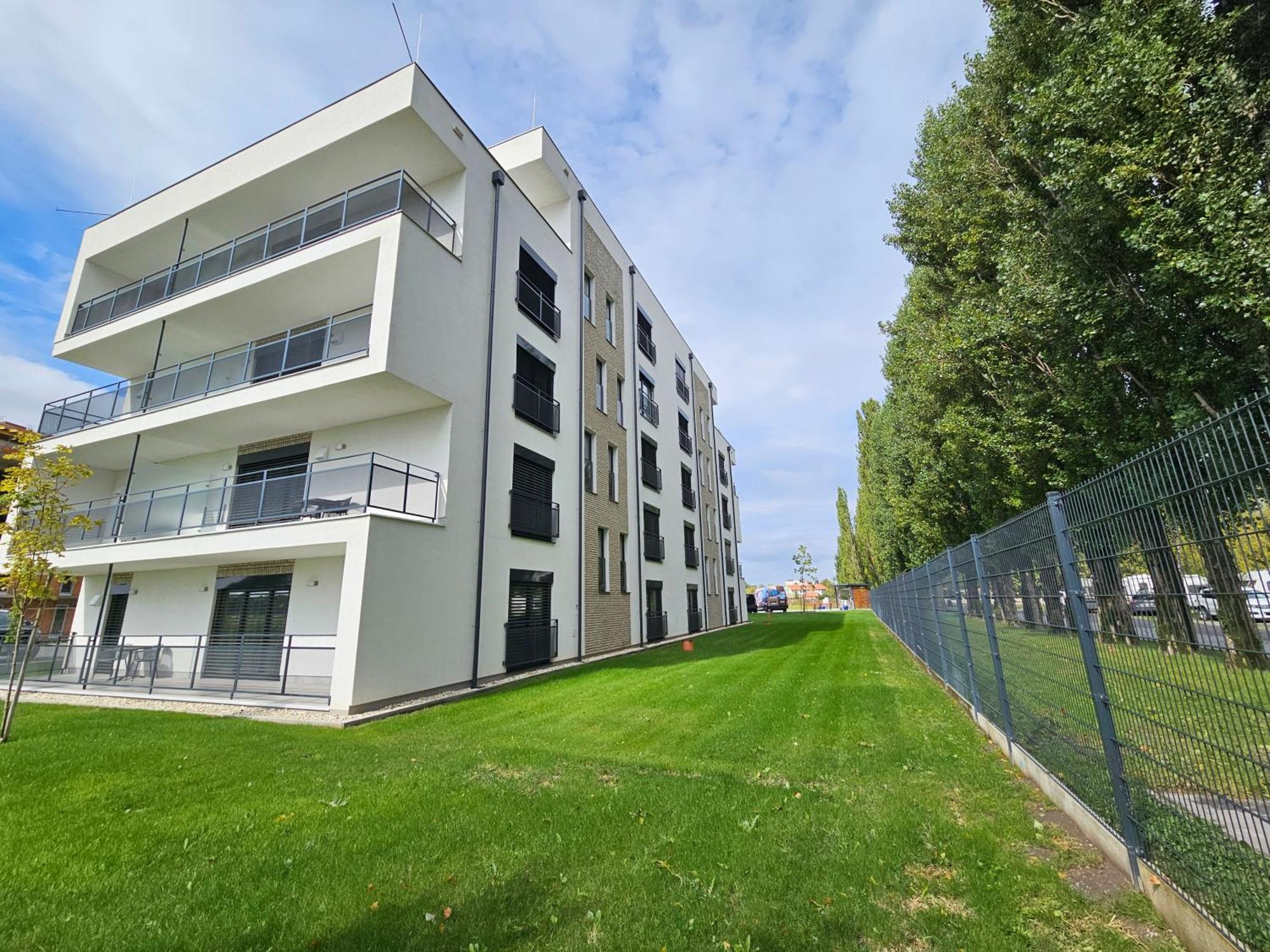 Harmonia Riva Apartman B11 Dunajska Streda Luaran gambar