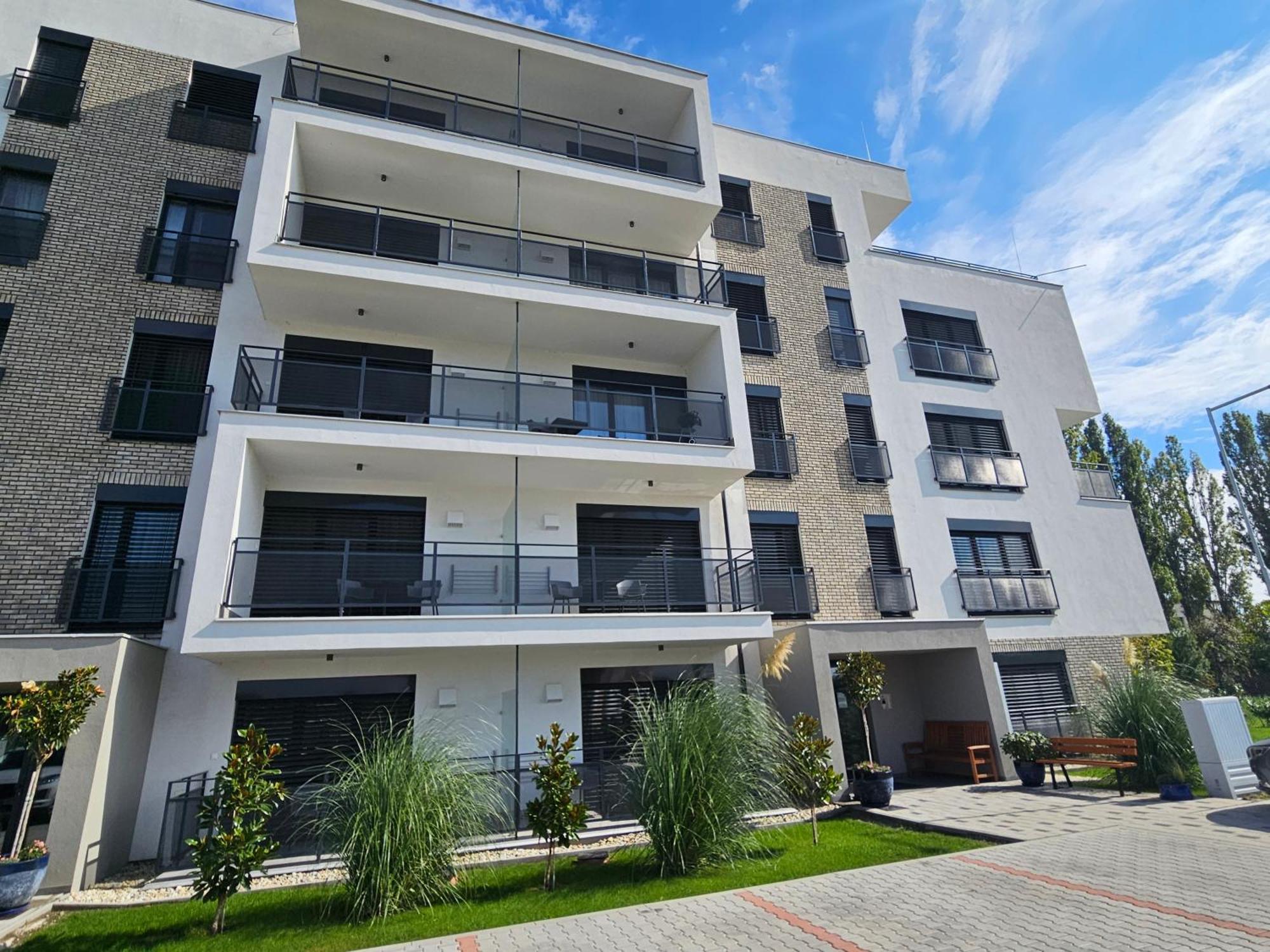Harmonia Riva Apartman B11 Dunajska Streda Luaran gambar